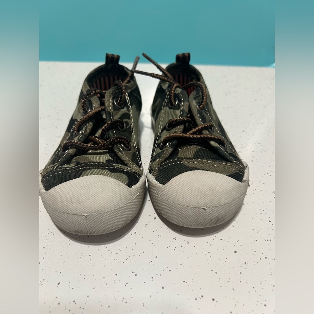 Oshkosh B’gosh kid size 4